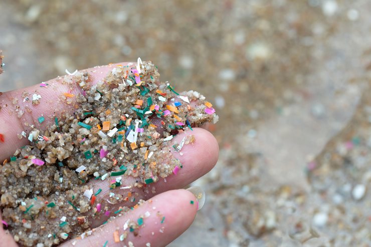 Mikroplastik im Sand