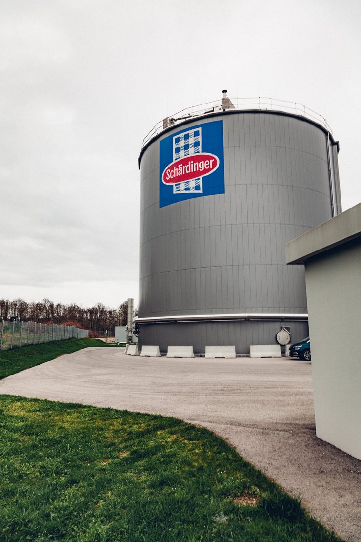 Im Faulturm vergären organische Reststoffe zu Biogas